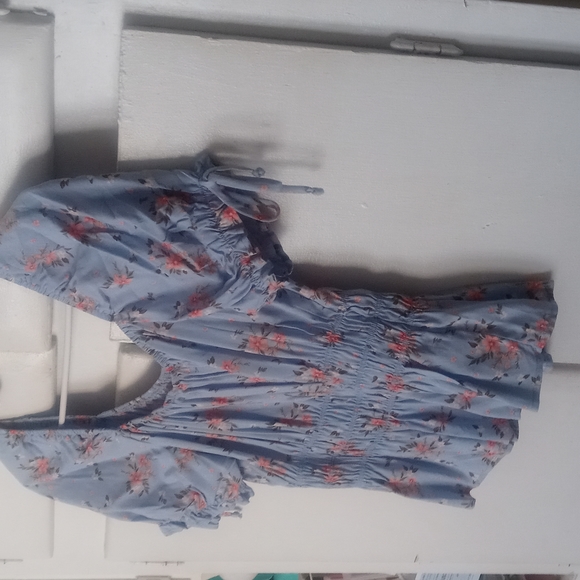 Floral Top - Picture 2 of 7